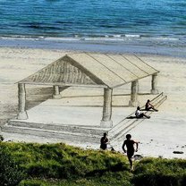 Обман зрения на песочном пляже