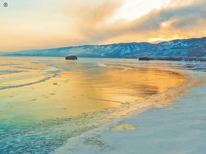 Озеро Байкал зимой 17