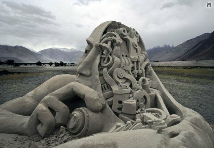 Виртуозные скульптуры из песка 1