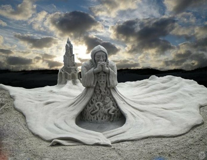 Виртуозные скульптуры из песка 9