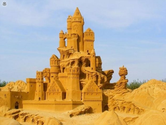 Виртуозные скульптуры из песка 17