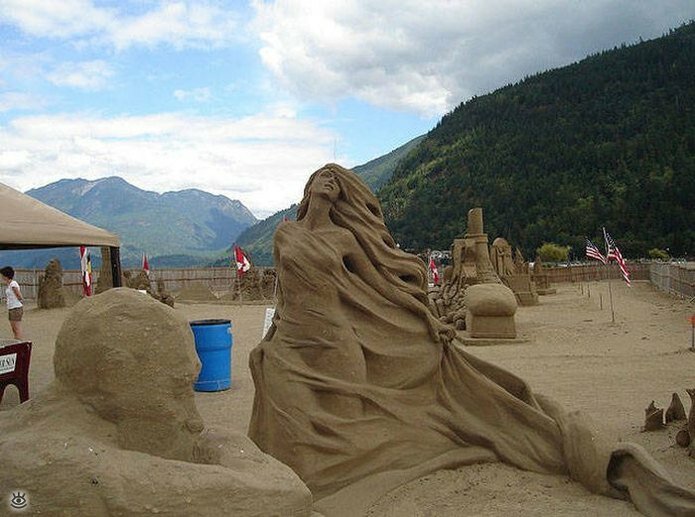 Грандиозные скульптуры из песка 18