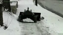 Смотреть Робот уборщик снега