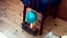 Смотреть Нагрели шарик на огне