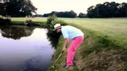Смотреть Замудрённый удар неопытного гольфиста