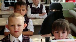 Смотреть В России вводят единую школьную форму