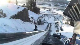Прыжок с самого выосокого в мире лыжного трамплина