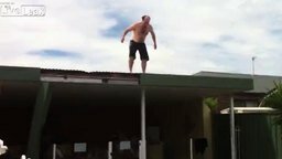 Внезапный прыгун с крыши