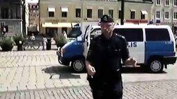 Смотреть Полиция танцует