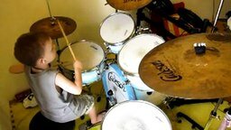 Смотреть Пятилетний барабанщик