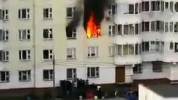 Смотреть Спас ребёнка из горящей квартиры