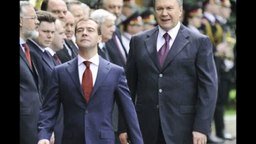 Смотреть Янукович - как шут
