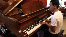 Смотреть Слепой молодой пианист