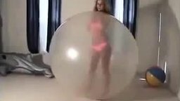 Девушка в воздушном шаре
