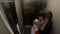 Смотреть Страшный розыгрыш с лифтом