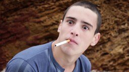 Смотреть Юмористический ролик против курения