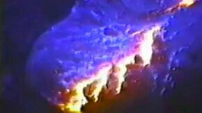 Раскалённая лава под водой