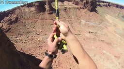 Экстремальный прыжок в каньоне