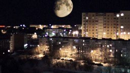 Смотреть Две луны в Мурманске