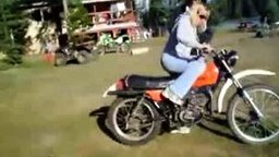 Девушка и мотоцикл