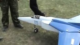 Смотреть Потрясная модель Миг-23