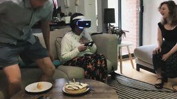 Смотреть Бабушка в очках виртуальной реальности