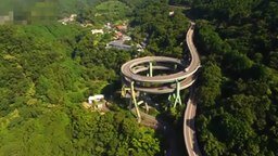 Необычный автомобильный мост