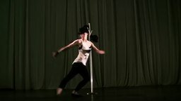 Танцовщица-жонглёрша