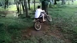 Мотоциклист на тарзанке