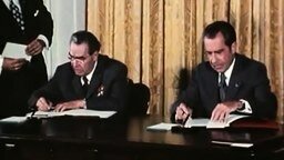 Смотреть Брежнев и Никсон дурачатся