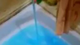 Голубая вода из-под крана смотреть видео прикол - 0:50