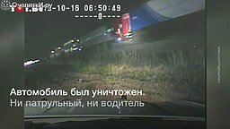 Водителя вытащили за секунду до столкновения с поездом смотреть видео прикол - 1:03