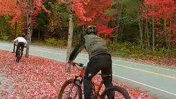 Цветное падение велосипедиста смотреть видео прикол - 0:08