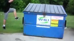 Смотреть Паркур в мусорном баке