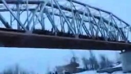 Смотреть Прыжок с моста по-русски