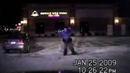 Смотреть Танцующий полицейский