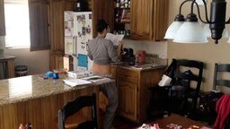 Чем женщины на кухне занимаются