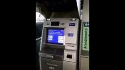 Смотреть Осторожнее у банкоматов