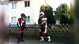 Танцы мотоциклистов на дорогах