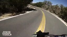 Мотоциклист уехал в кусты