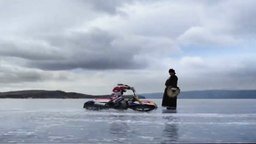 Смотреть Экстремальное вождение мотоцикла по льду