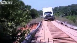 Неудача при преодолении деревянного моста